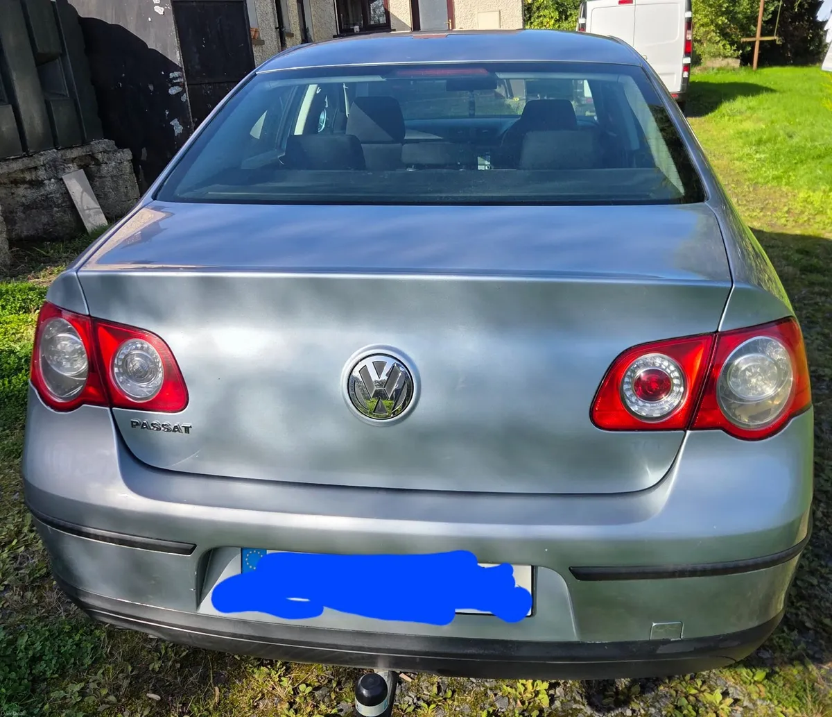 Volkswagen Passat 2006 - Image 2