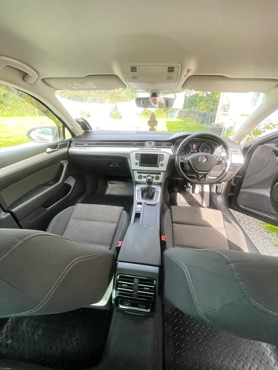 Volkswagen Passat - Image 6