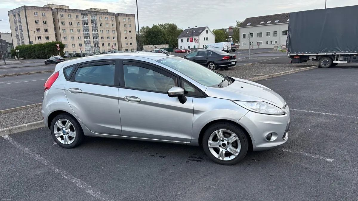 Ford Fiesta 1.25 2010 - Image 2
