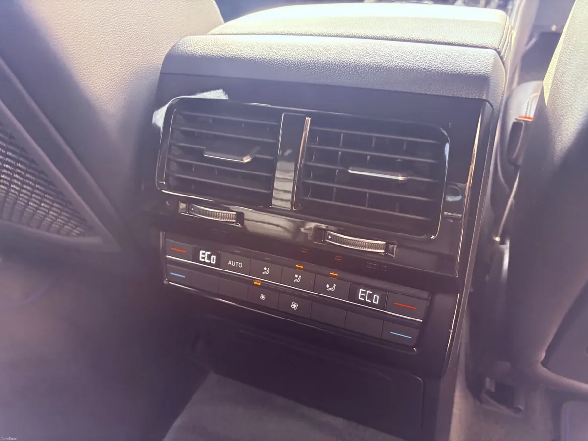 2024 (242) Volkswagen Touareg R-Line 3.0 TSI PHEV - Image 4