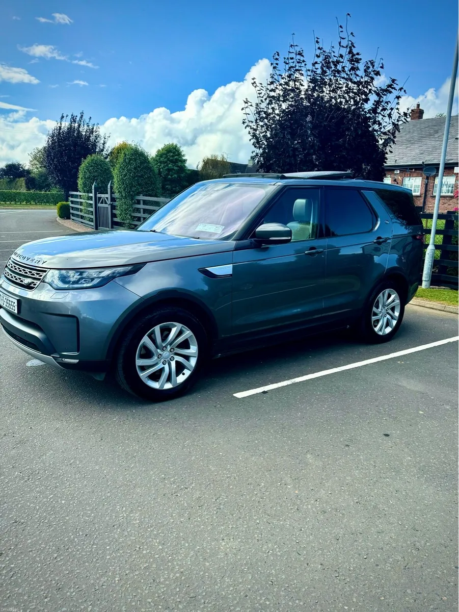 2017 Land Rover Discovery - Image 1