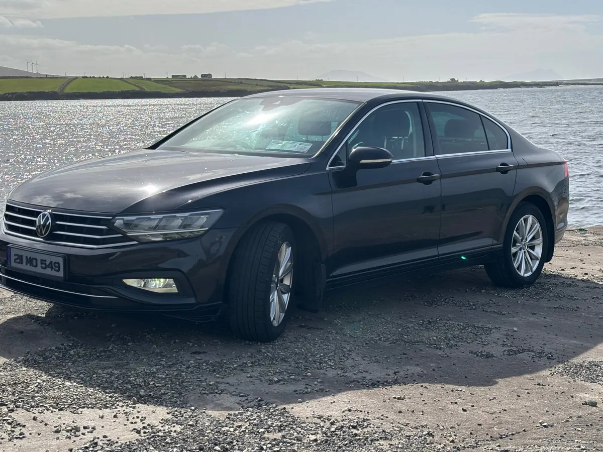 Volkswagen Passat 2021 - Image 2