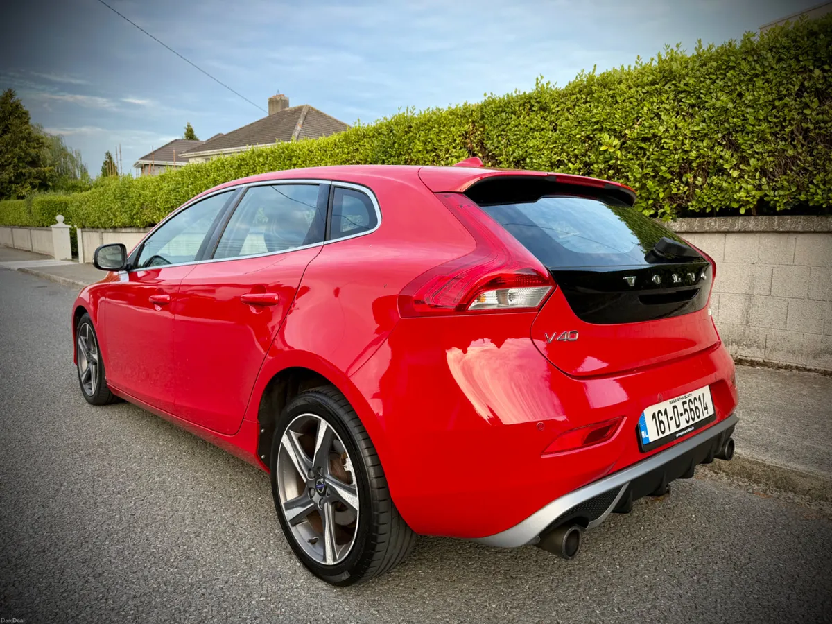 Volvo V40 2.0 T2 Petrol R-Design. - Image 4