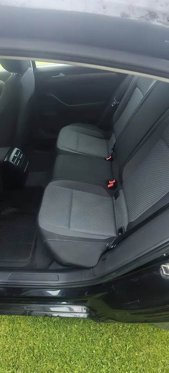 2015 Volkswagen Passat - Image 5