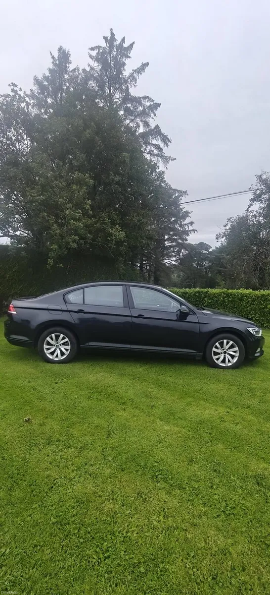 2015 Volkswagen Passat - Image 2