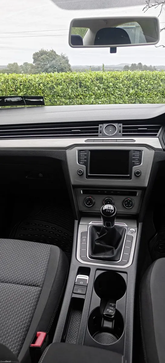 2015 Volkswagen Passat - Image 3