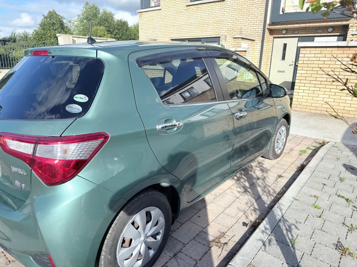 2017 Toyota vitz / Yaris hybrid automatic 63k klm - Image 5