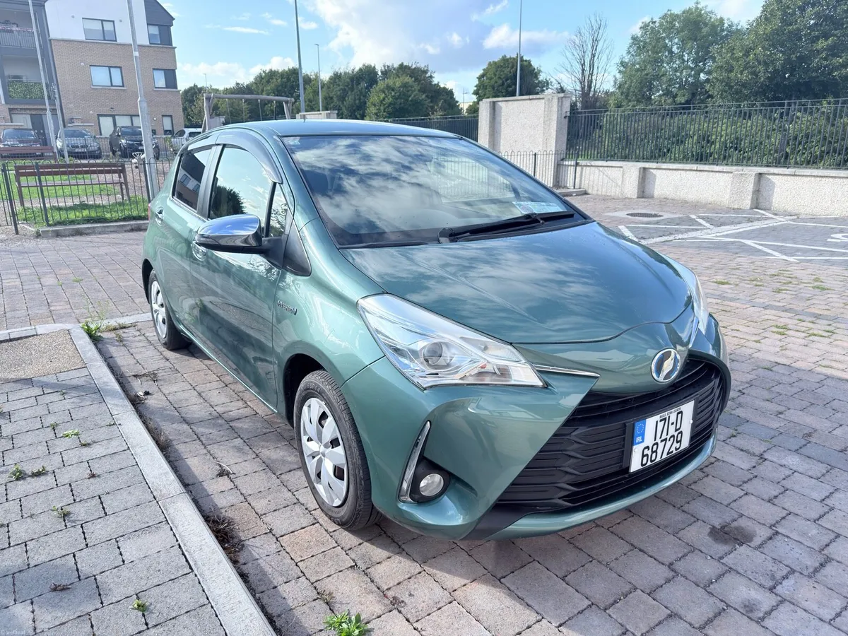 2017 Toyota vitz / Yaris hybrid automatic 63k klm - Image 1