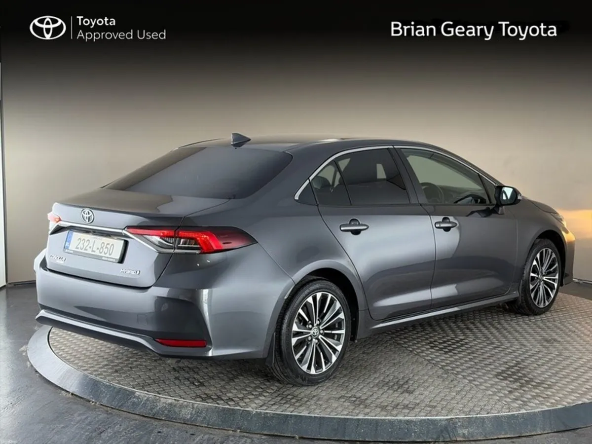 Toyota Corolla HYBRID LUNA SPORT SALOON - Image 2