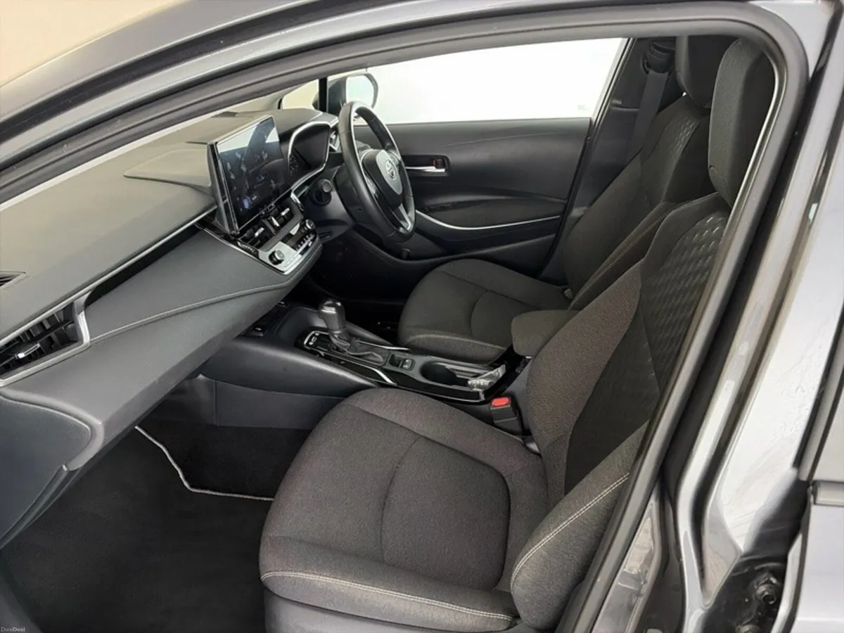 Toyota Corolla HYBRID LUNA SPORT SALOON - Image 6