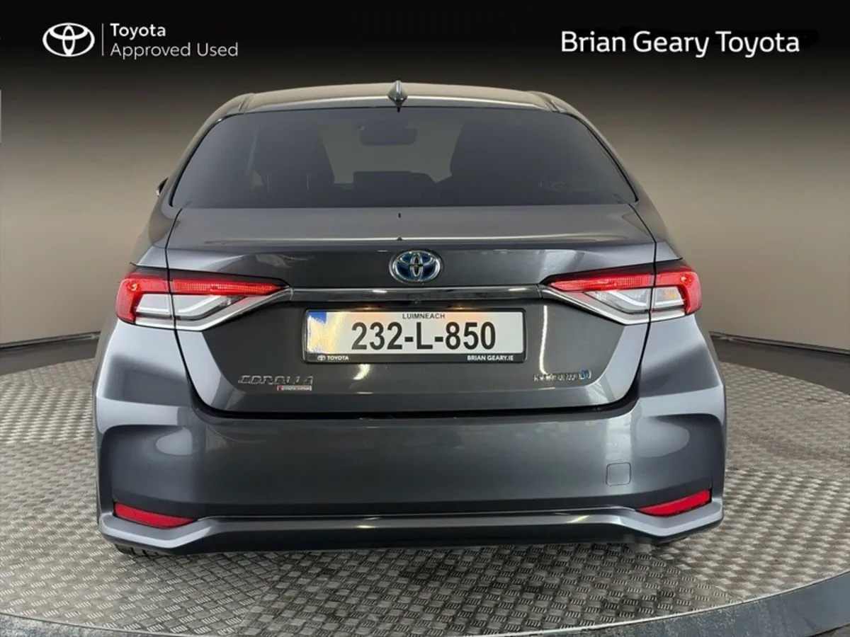 Toyota Corolla HYBRID LUNA SPORT SALOON - Image 4