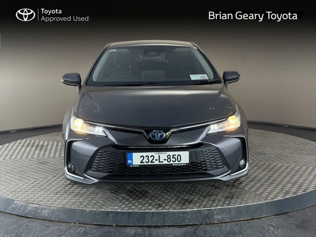 Toyota Corolla HYBRID LUNA SPORT SALOON - Image 5
