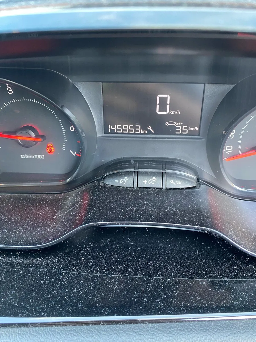 Peugeot 208 2012 - Image 2