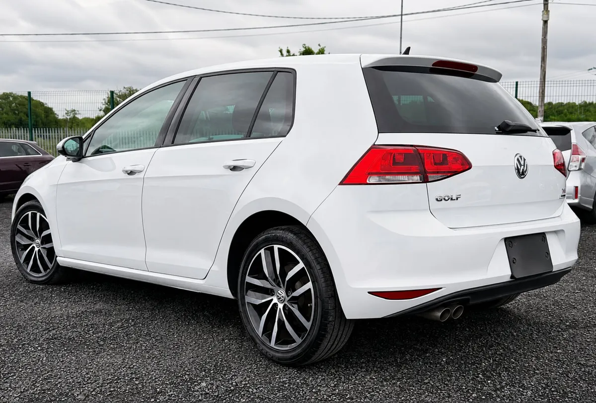 2017 Volkswagen Golf 1.4 TSI Highline DSG Leather - Image 3