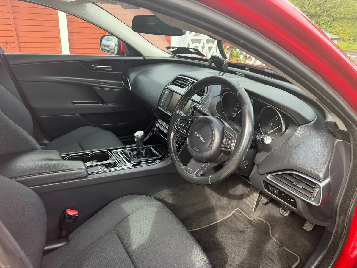 2016 Jaguar XE SE - Image 4
