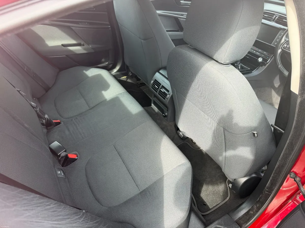 2016 Jaguar XE SE - Image 6