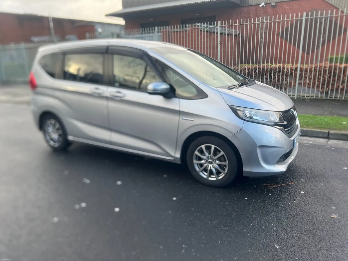 2017 Honda freed hybrid 6 seats - Image 4