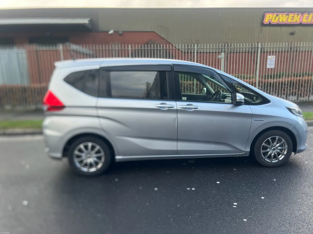 2017 Honda freed hybrid 6 seats - Image 6