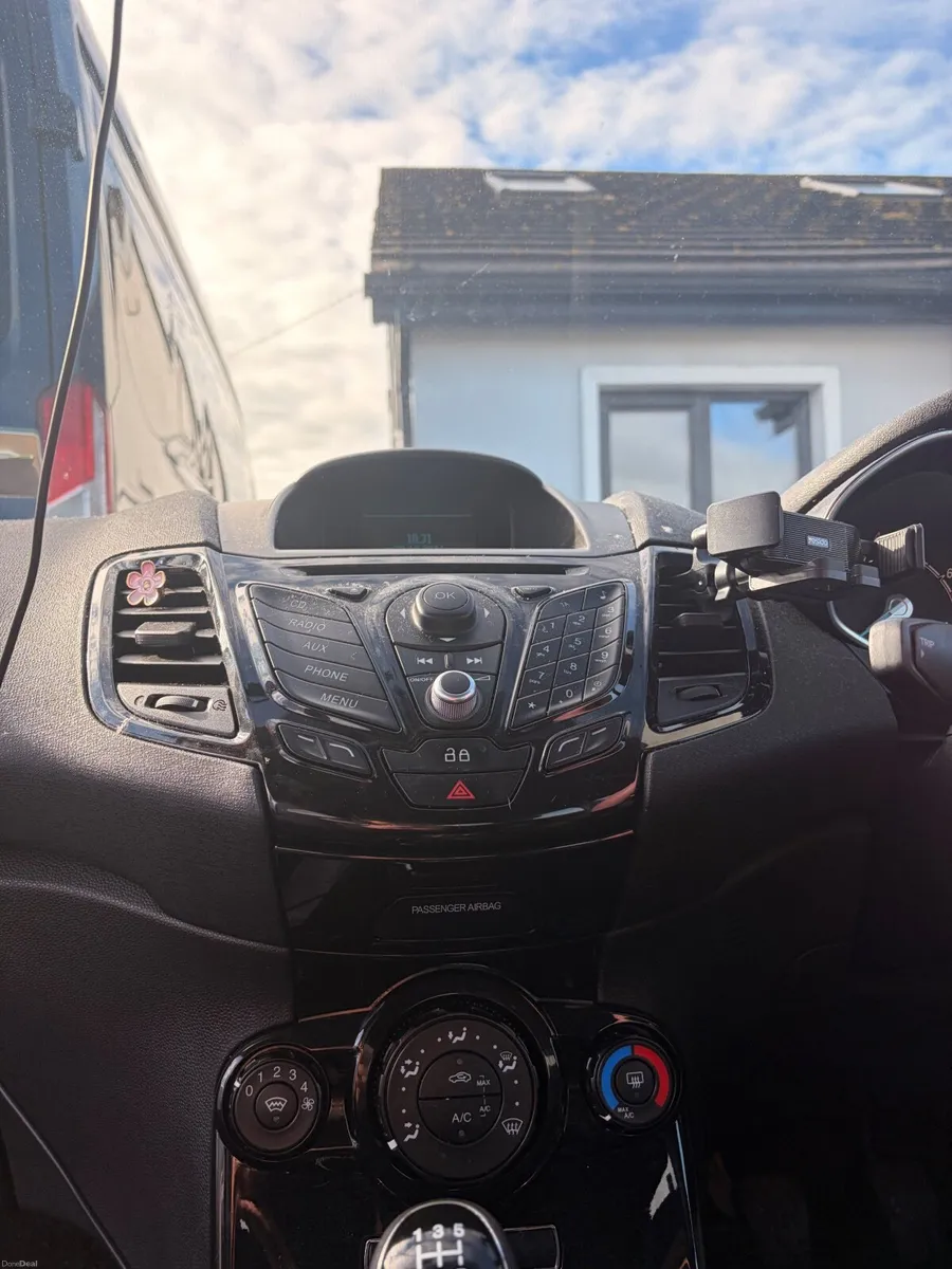 Ford Fiesta 2013 - Image 2