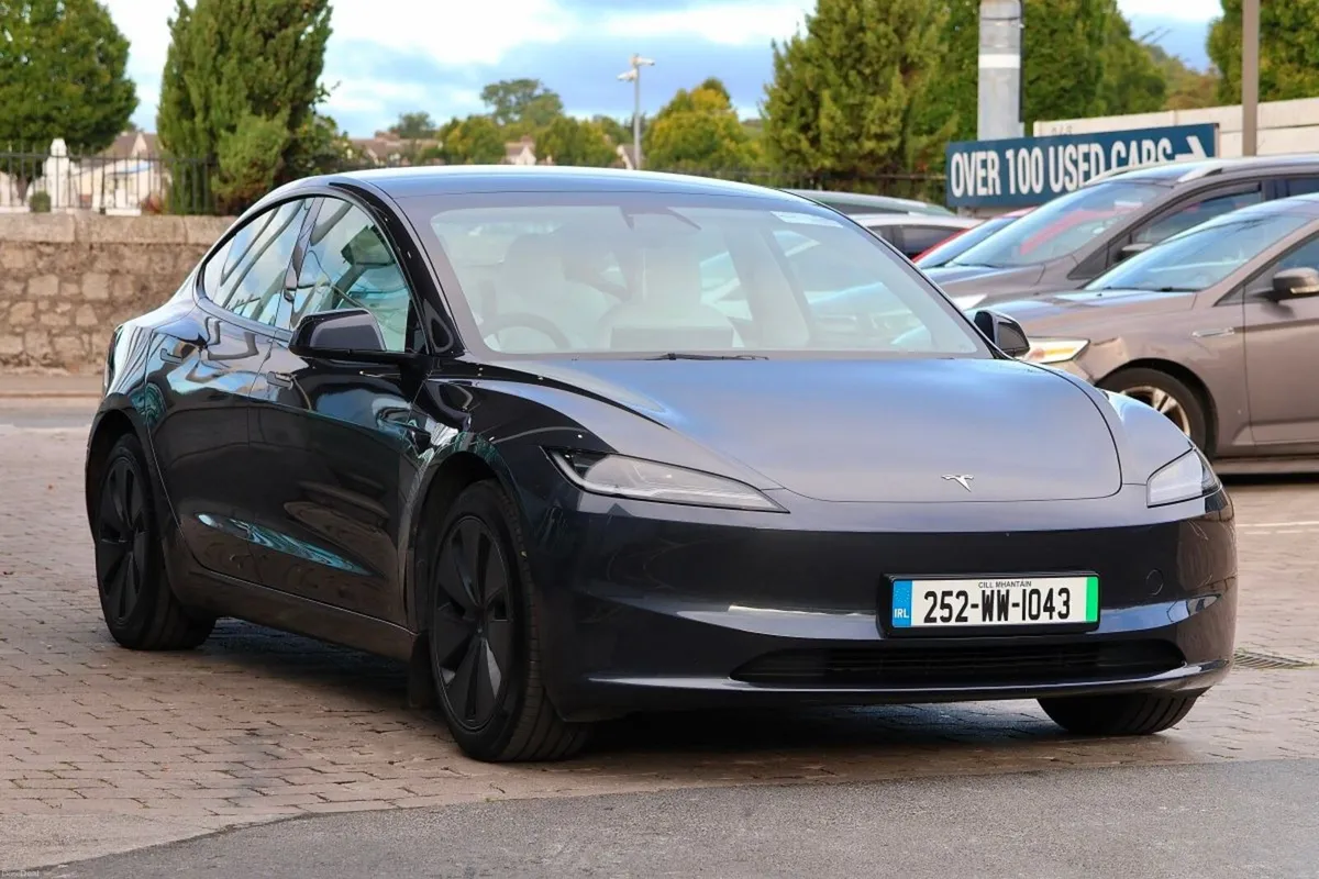 Tesla Model 3 RWD, Cream Leather , Pan Roof - Image 3