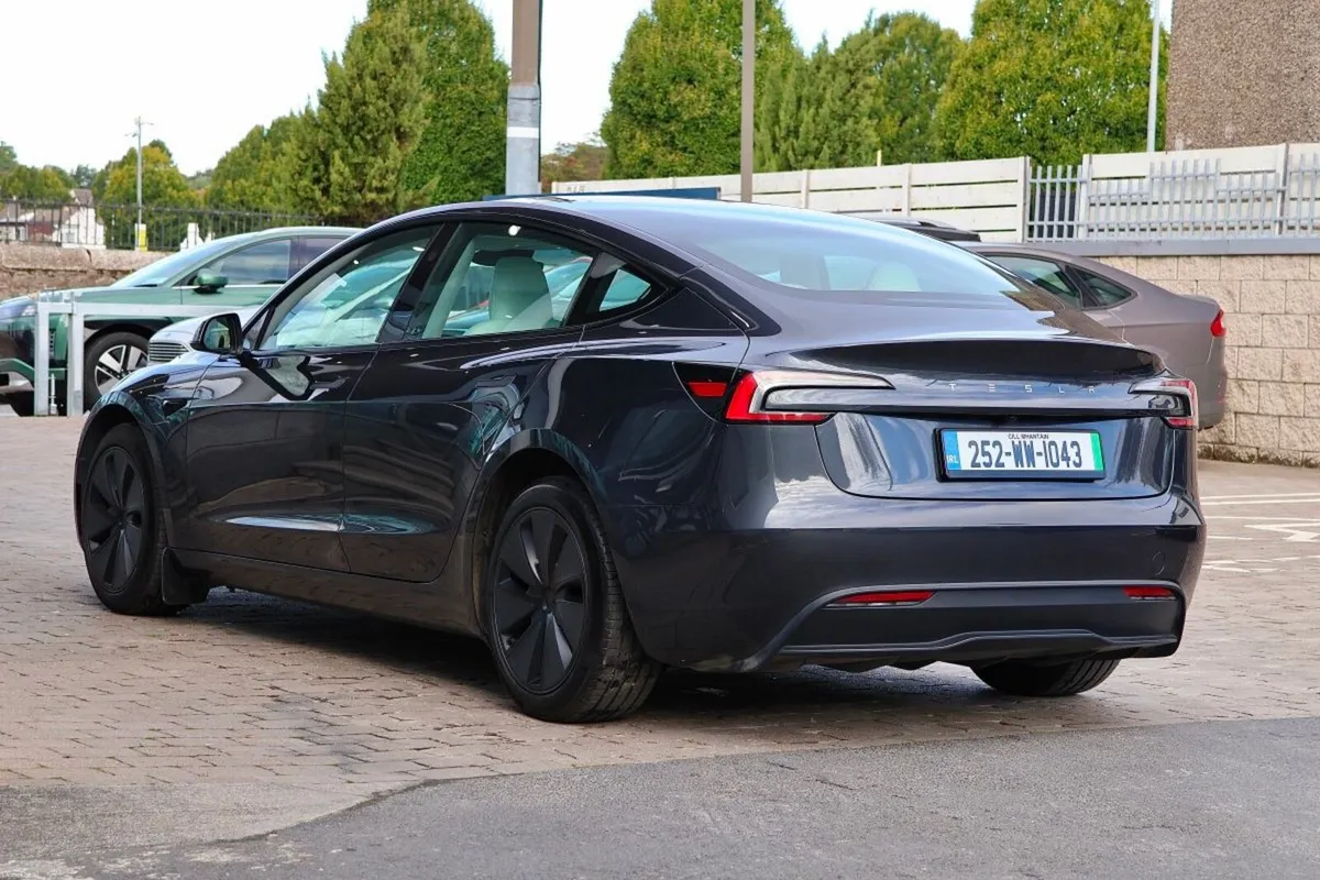 Tesla Model 3 RWD, Cream Leather , Pan Roof - Image 6