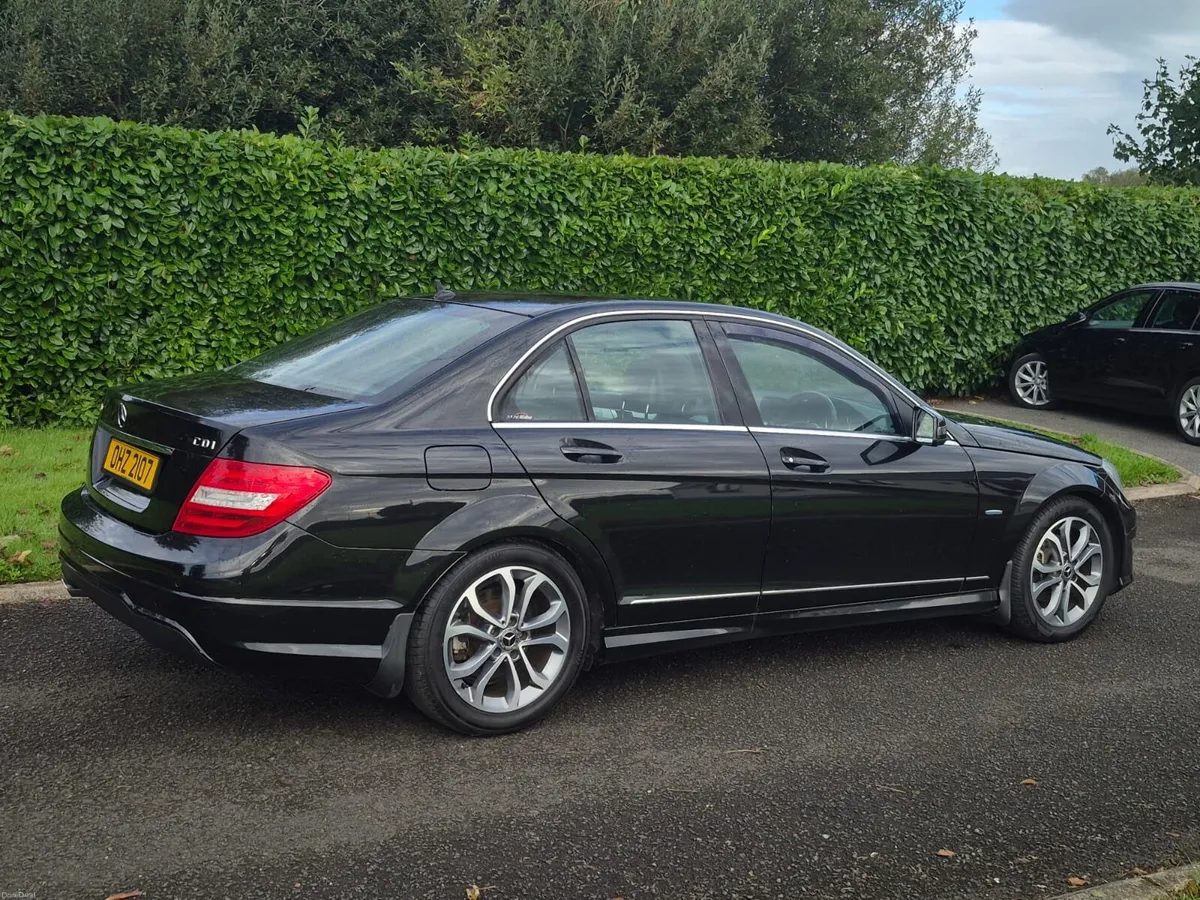 Mercedes-Benz C-Class 2011 - Image 6