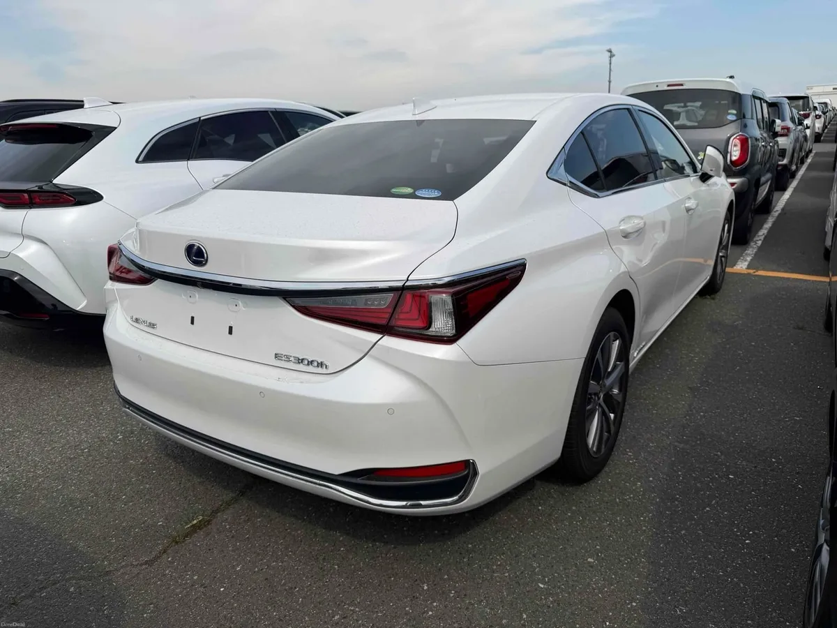 21 LEXUS ES300h 2.5 HYBRID AUTOMATIC PREMIUM SPEC - Image 2