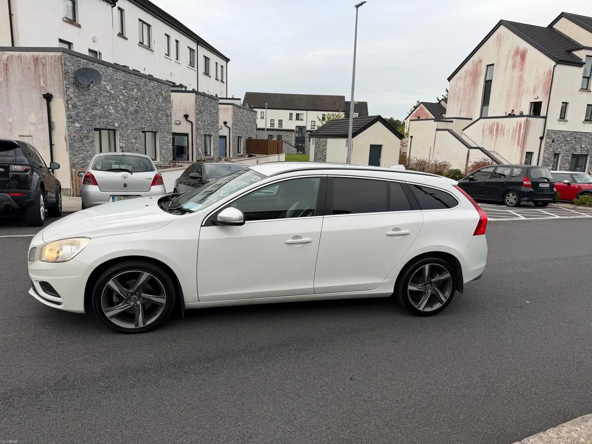 VOLVO V60 R DESIGN 2.0 D3 MINT !! - Image 4