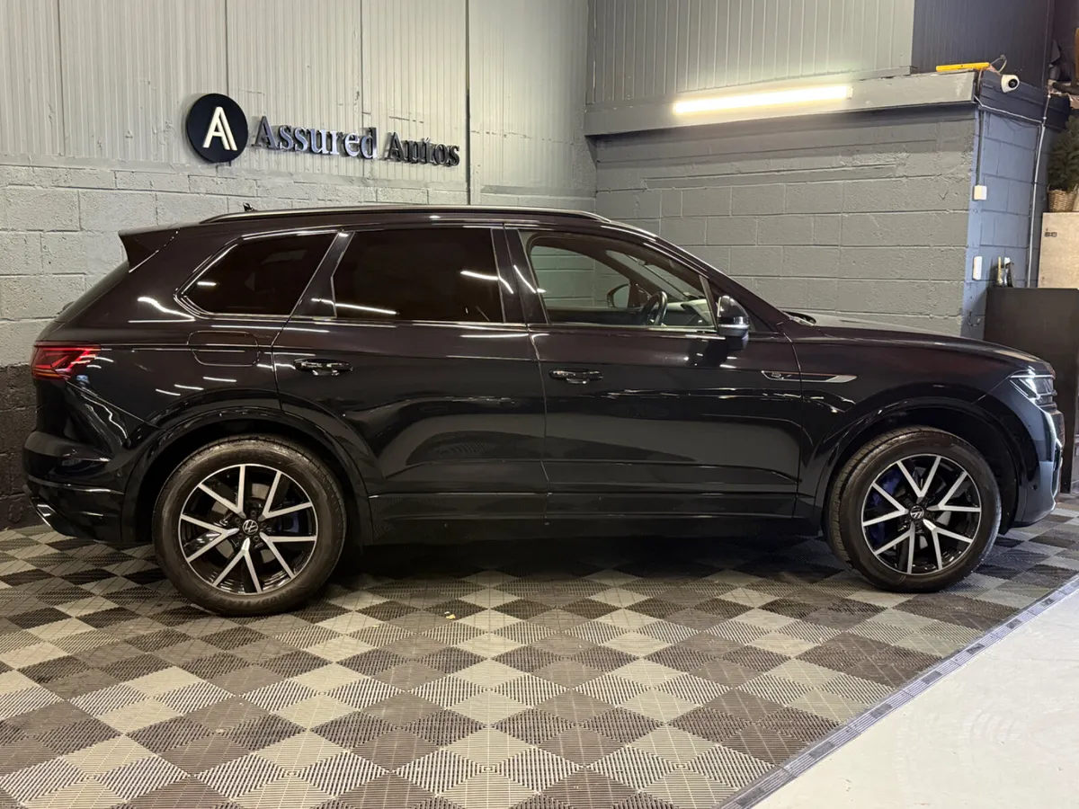 211 Volkswagen Touareg R 3Ltr PHEV 462 BHP - Image 3