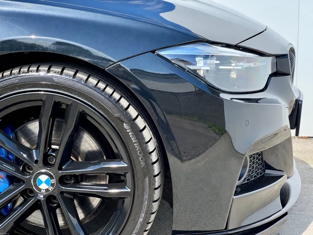 BMW 3-Series 2018 - Image 4