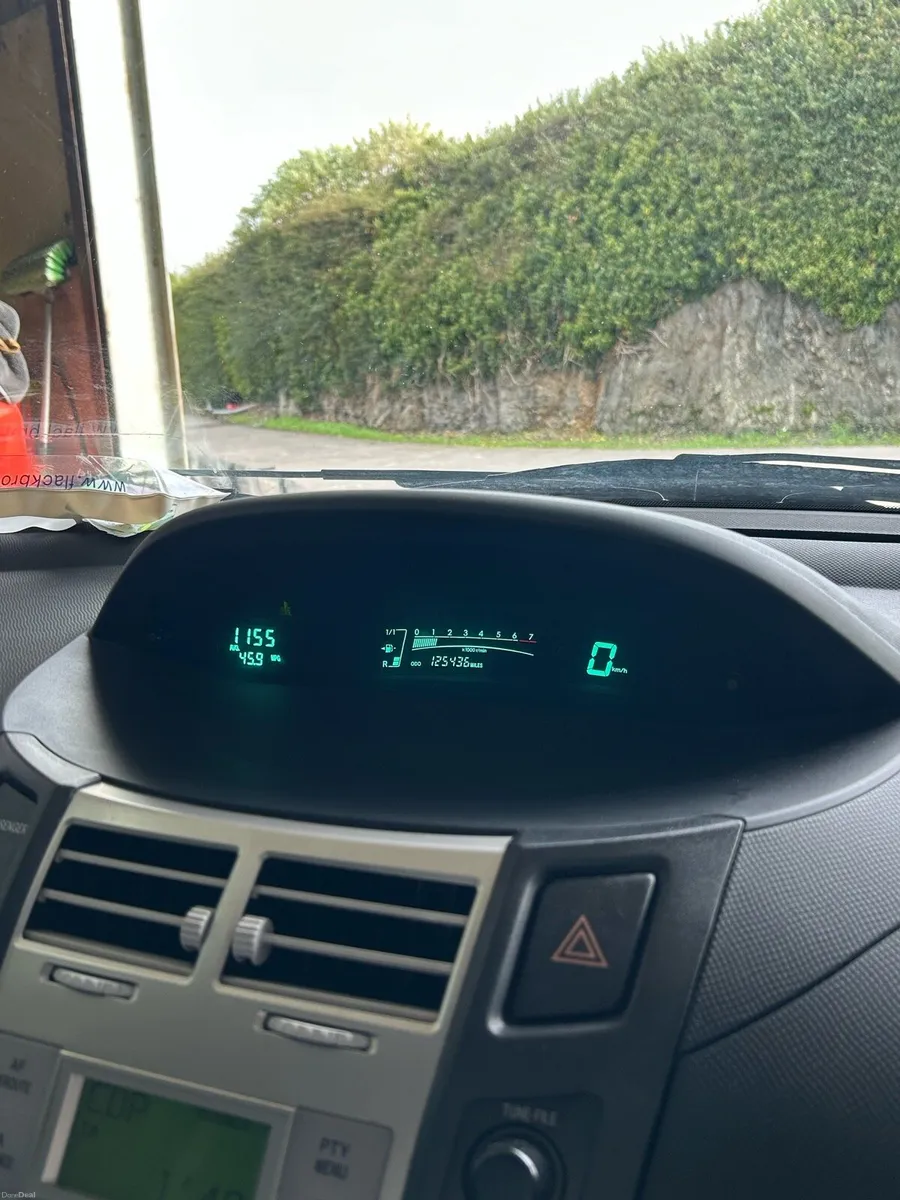 Toyota Yaris - Image 6