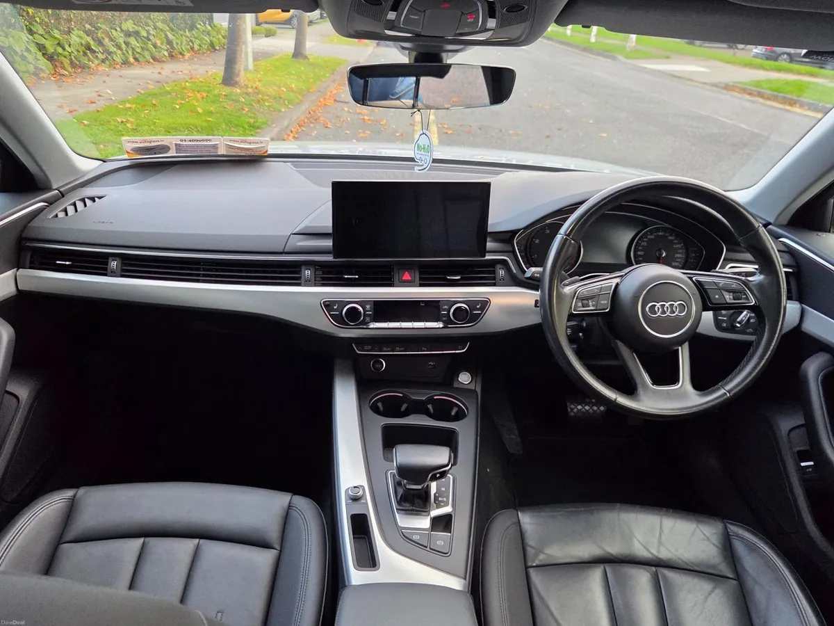 Audi A4 2022 - Image 2