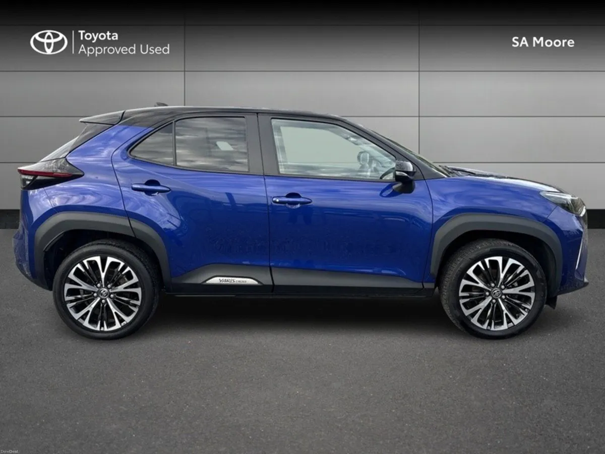 Toyota Yaris Cross HYBRID SOL - Image 3
