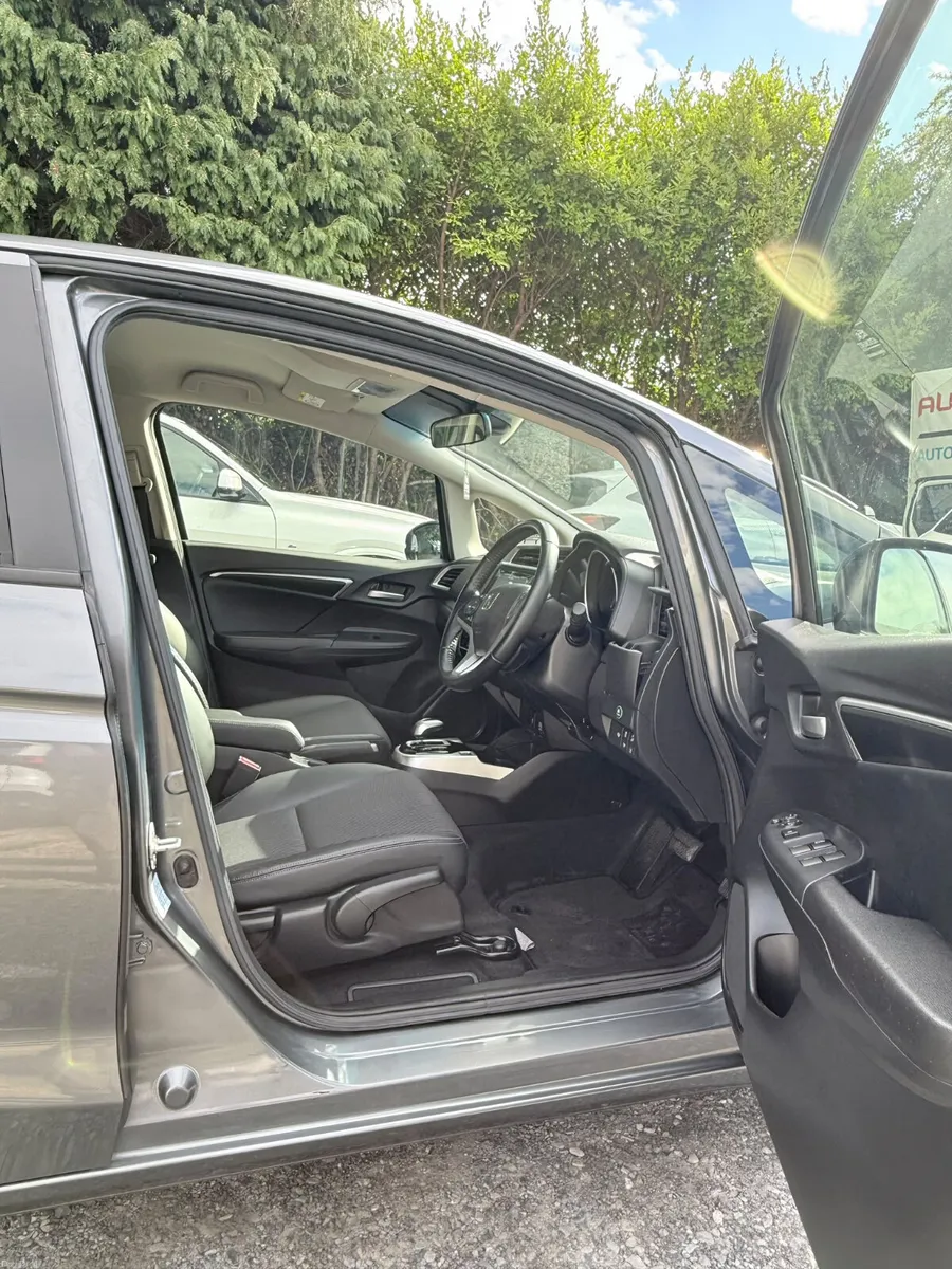 HONDA FIT 2019 ONLY 14,000 KM TOPSPECS - Image 6