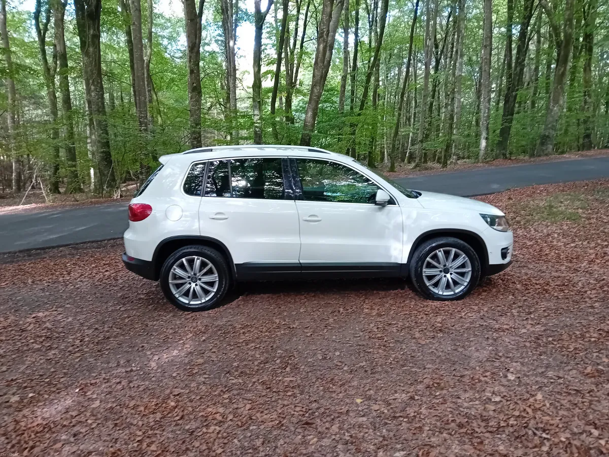 132 VW TIGUAN 2.0TDI 6 SPEED  SUV €5,850. - Image 5