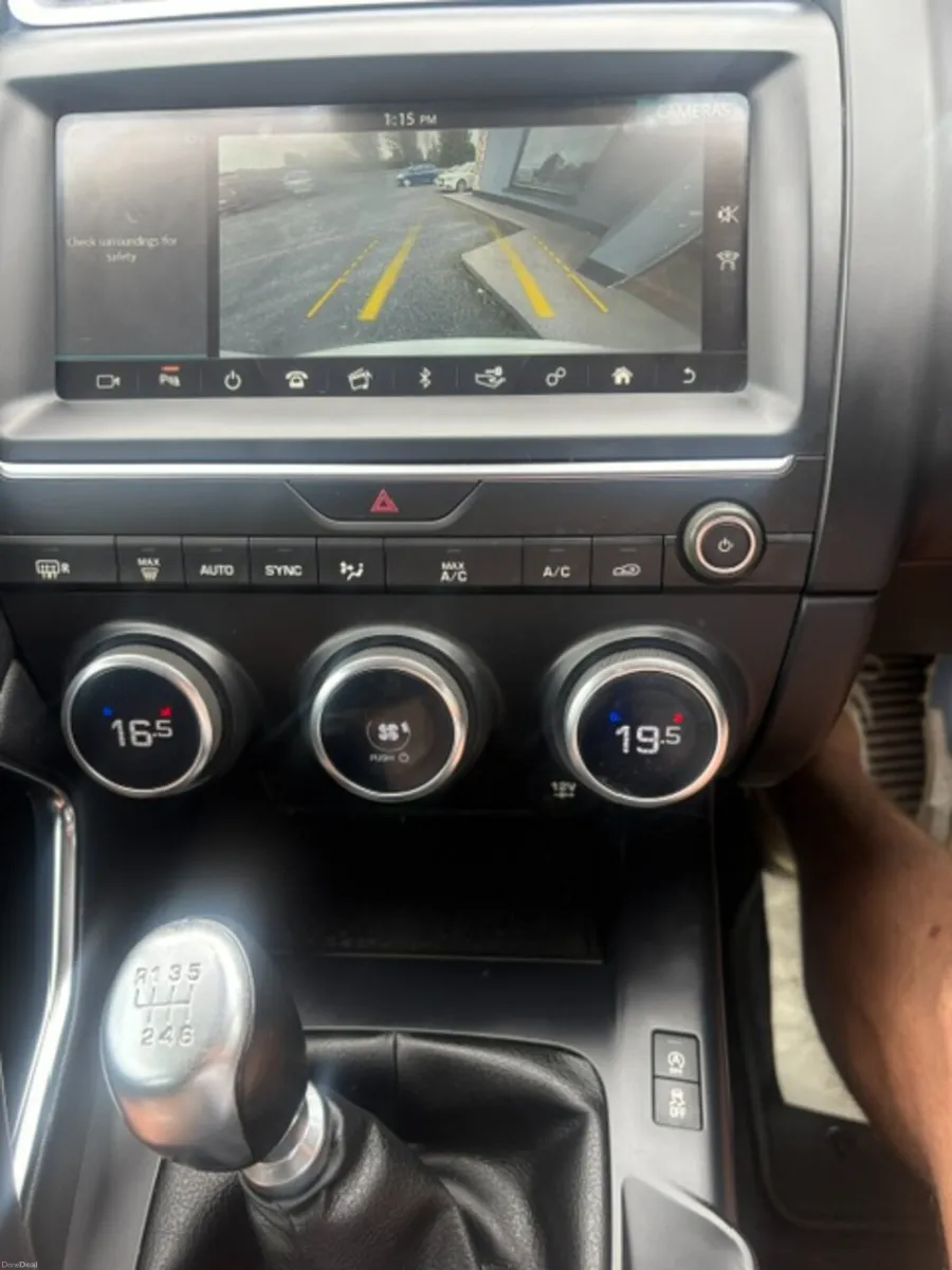 Jaguar E-Pace 2018 - Image 6