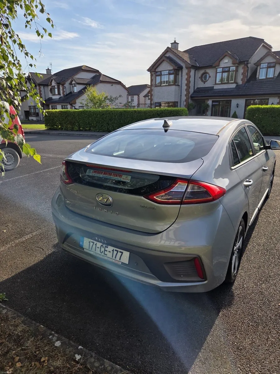 2017 Hyundai Ioniq - Image 2