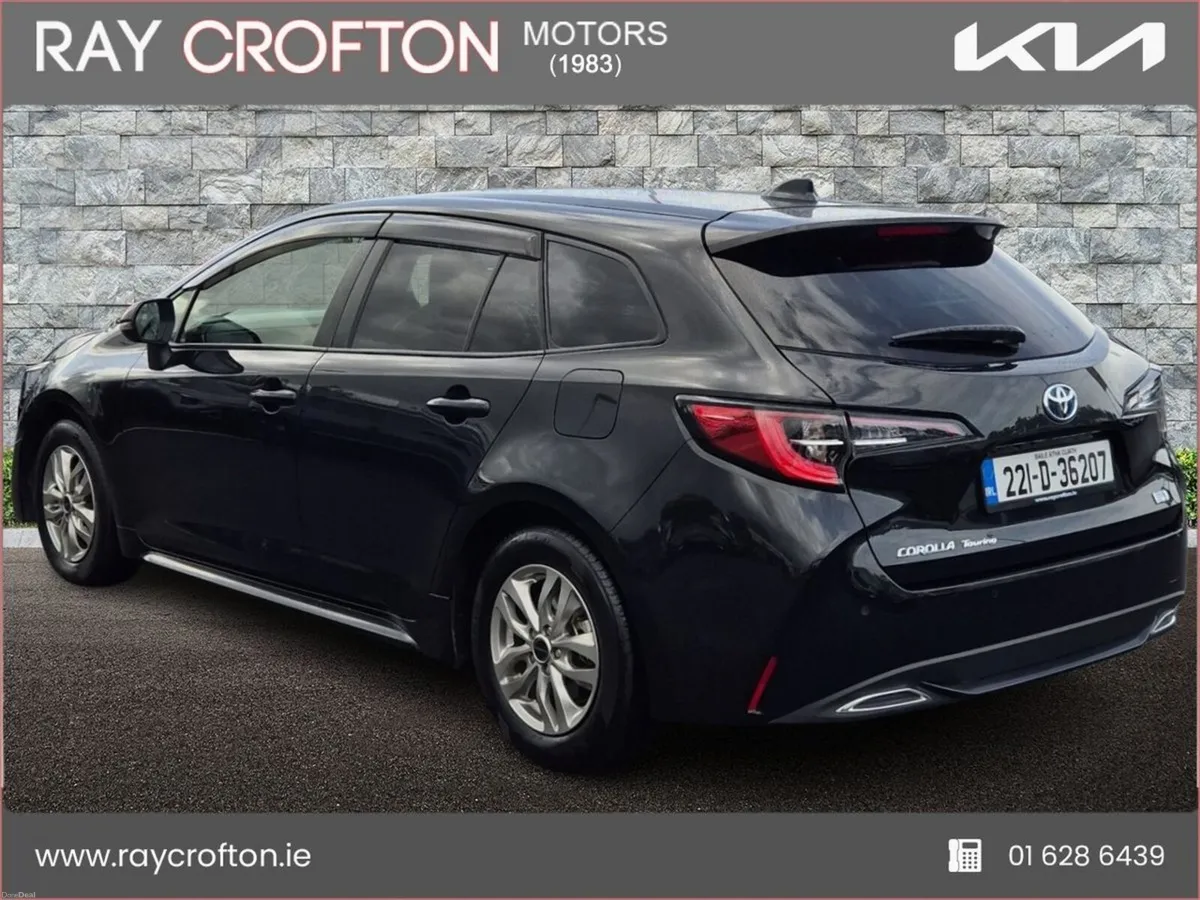 Toyota Corolla 1.8 Hybrid Luna - Image 3