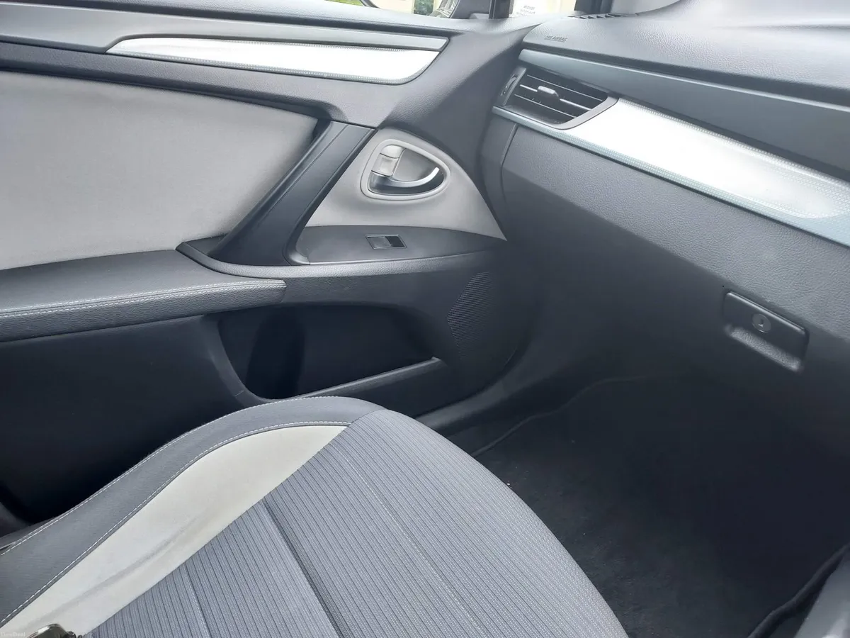 Toyota Avensis 2016 - Image 5