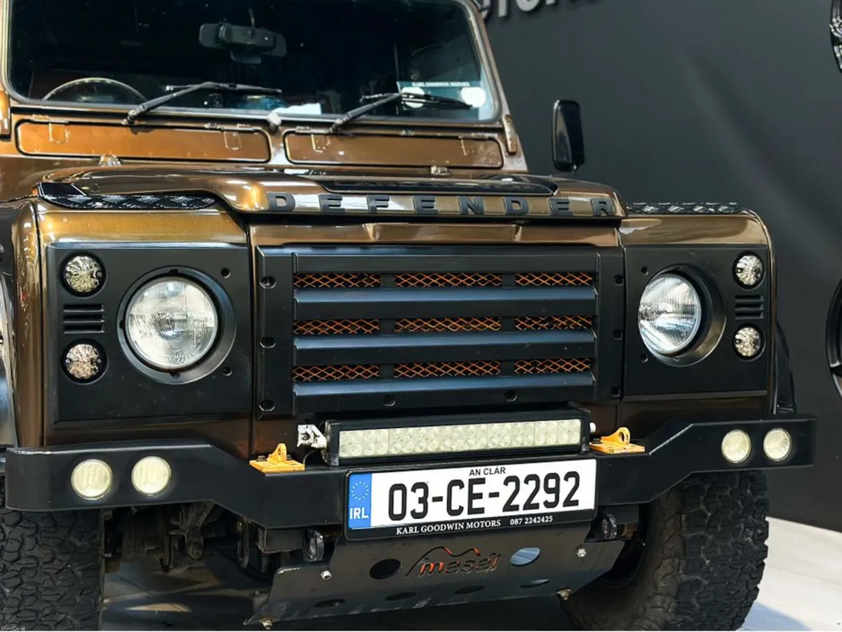 LAND ROVER DEFENDER 90 HARD TOP 2.5 - Image 4