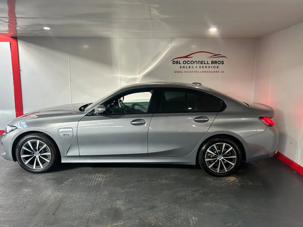 BMW 3-Series 330e Sport 4DR AUTO - Image 5