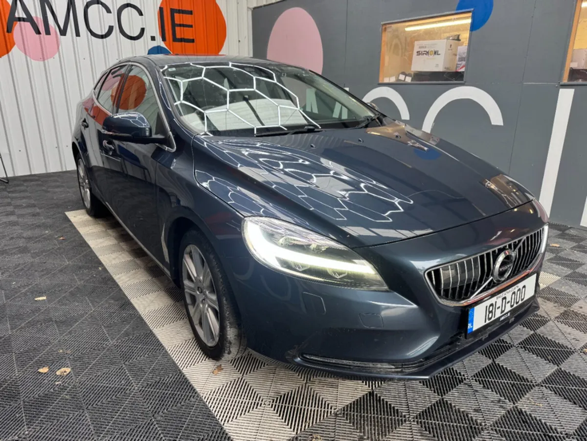 Volvo V40 2018 VOLVO V40 D4 INSCRIPTION 2.0 AUTOMA - Image 1