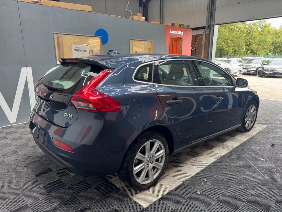 Volvo V40 2018 VOLVO V40 D4 INSCRIPTION 2.0 AUTOMA - Image 3