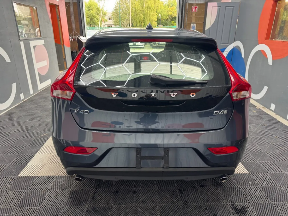Volvo V40 2018 VOLVO V40 D4 INSCRIPTION 2.0 AUTOMA - Image 4