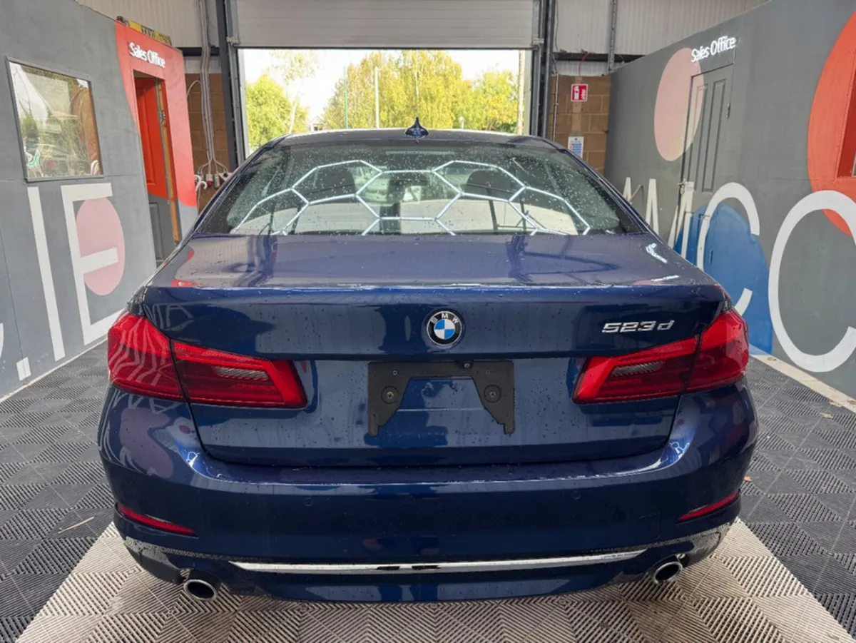 BMW 5-Series 2017 BMW 5 523D LUXURY  2.0 AUTOMATIC - Image 4