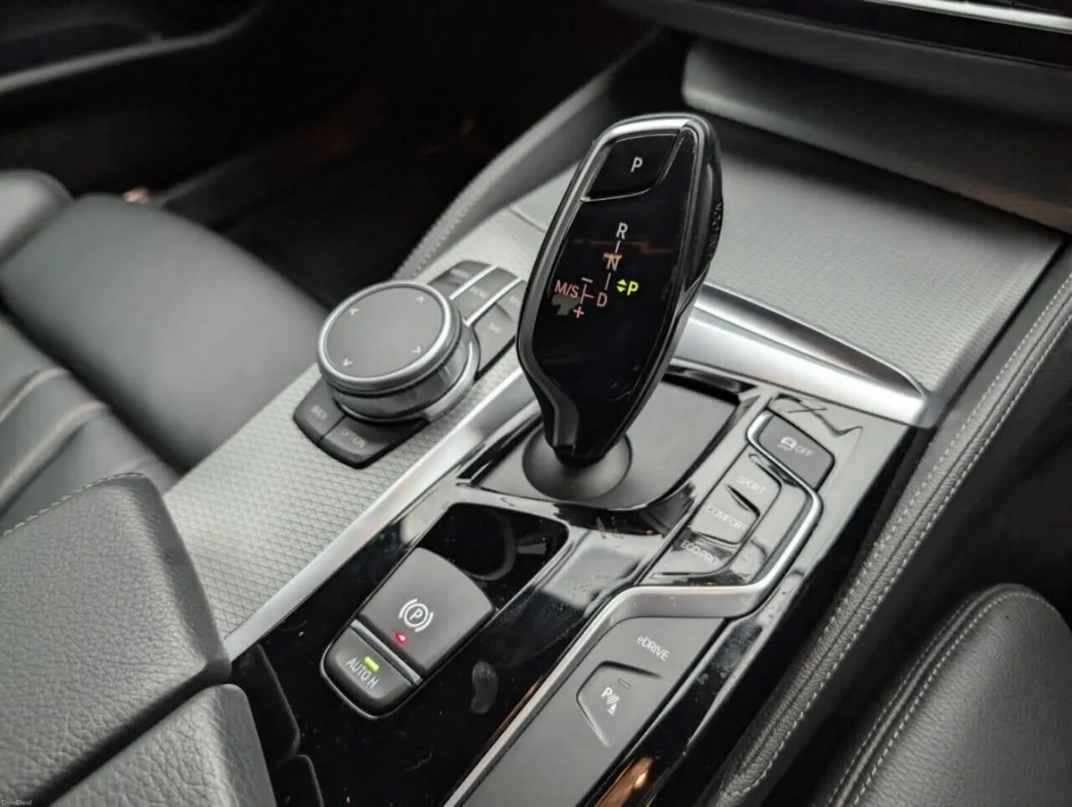 BMW 5-Series 2020  530 E     M SPORT - Image 6