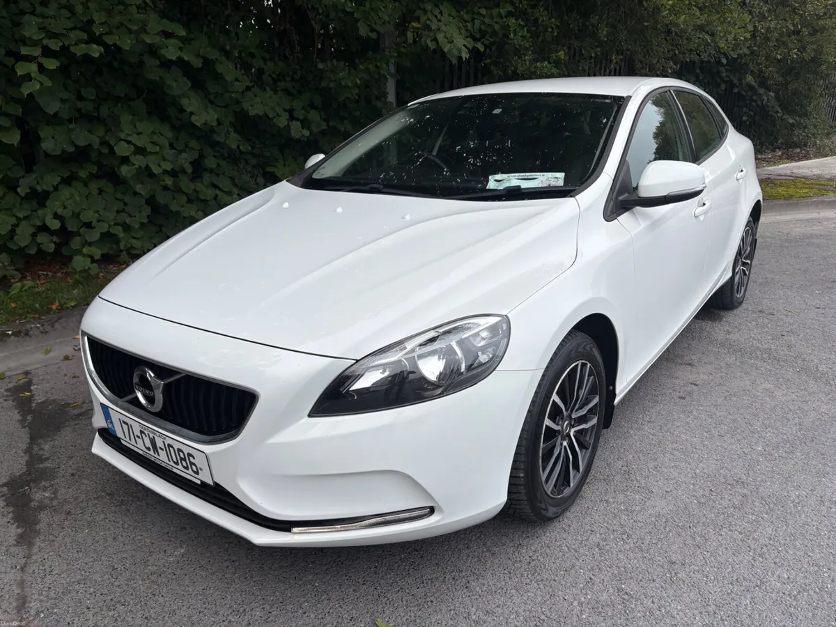 Volvo V40 2017 - Image 1