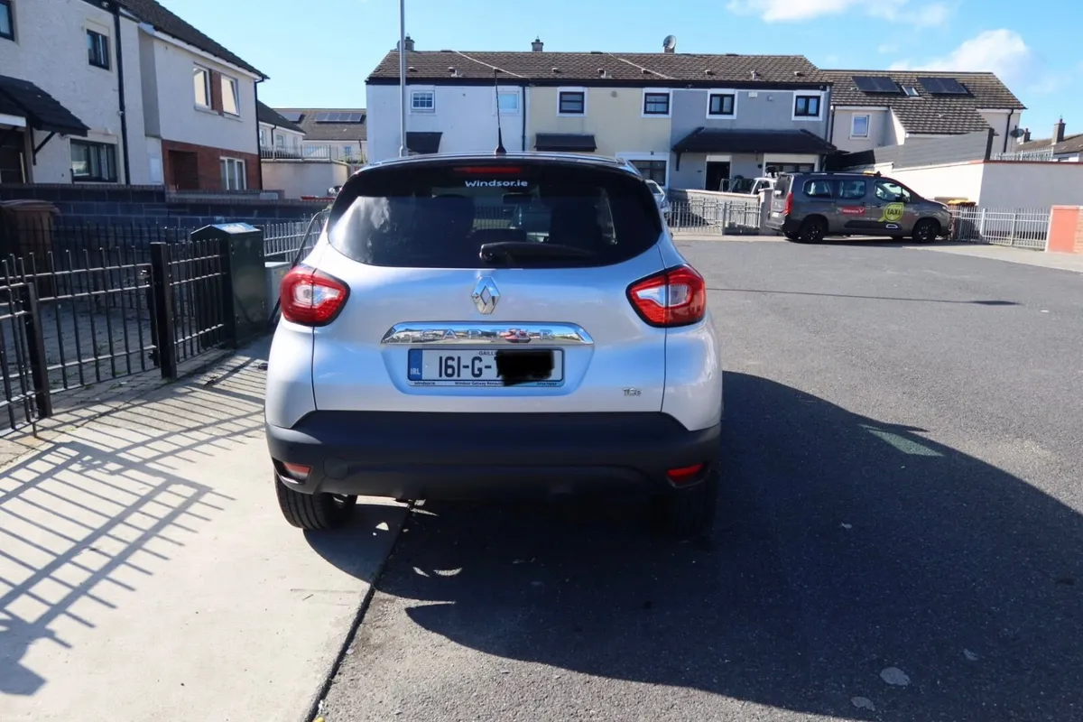 €9500 Renault Captur Dynamique S Nav– Low KM’s - Image 3