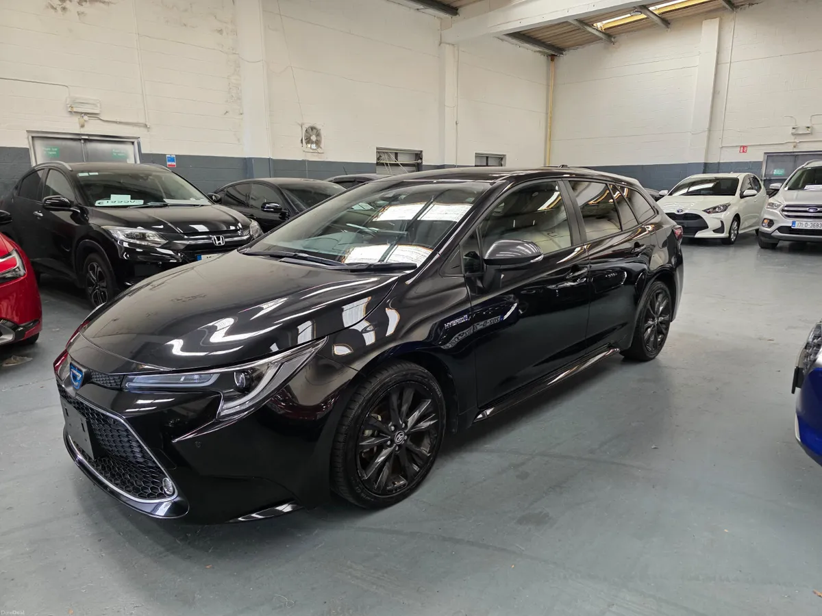 2020 Toyota Corolla Touring Hybrid - Image 3