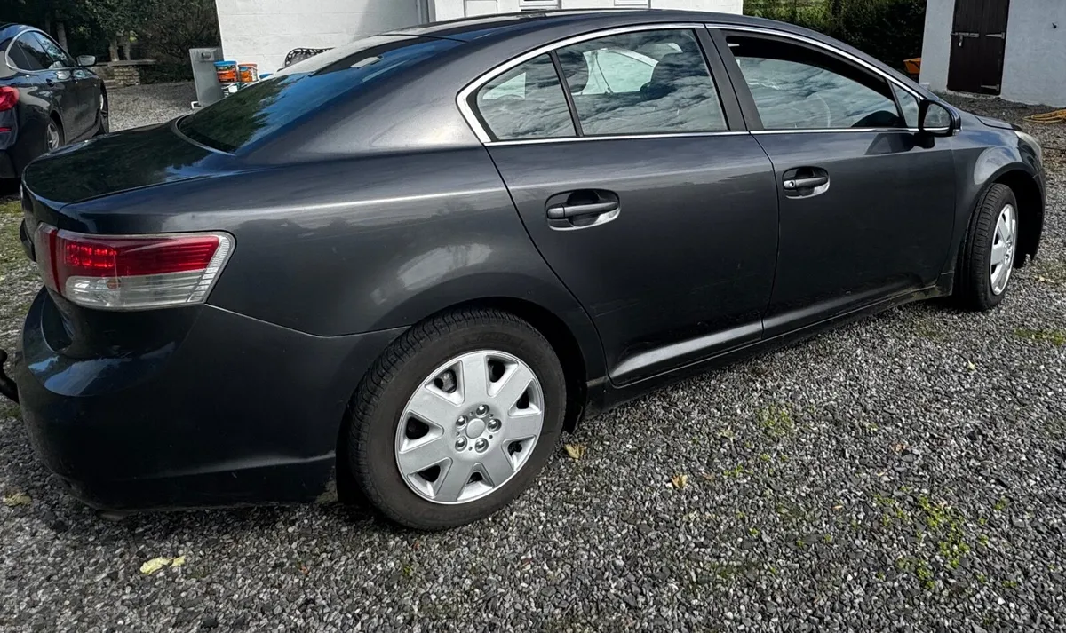 Toyota Avensis 2009 - Image 2
